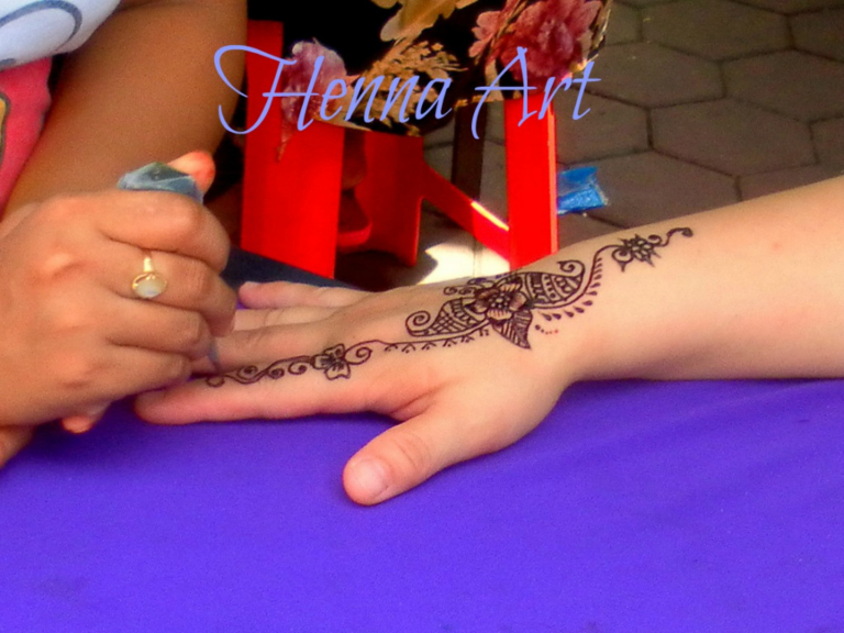 The Art of Mehndi - Henna Body Art and Temporary Tattoo Designs