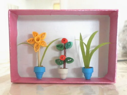 How to Make Miniature Flowers, Pots, and Vases With Paper Quilling